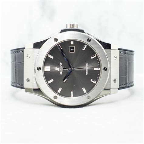 Classic Fusion Racing Grey Titanium 42 mm .